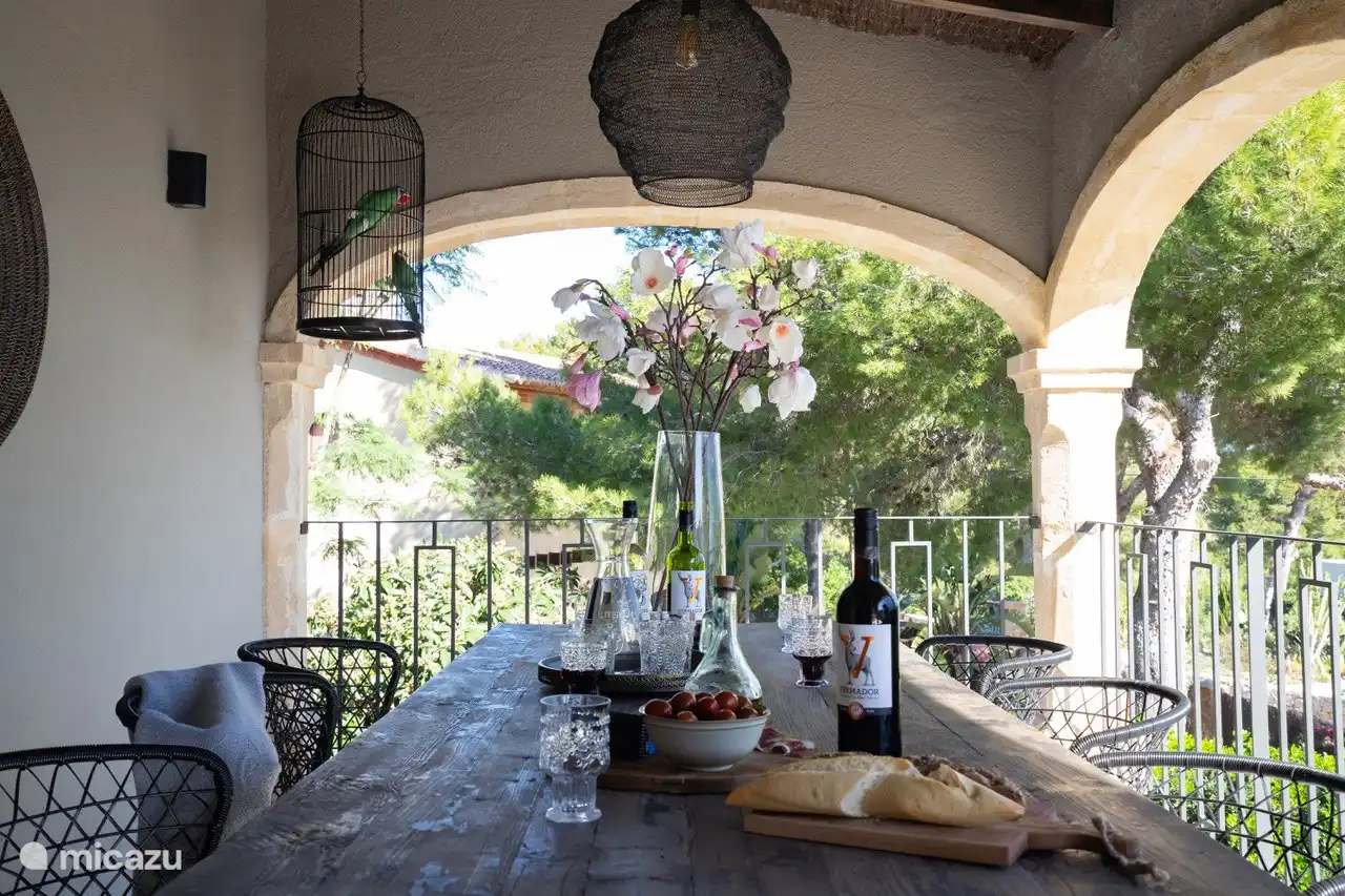 Lugar encantador con vista al mar.