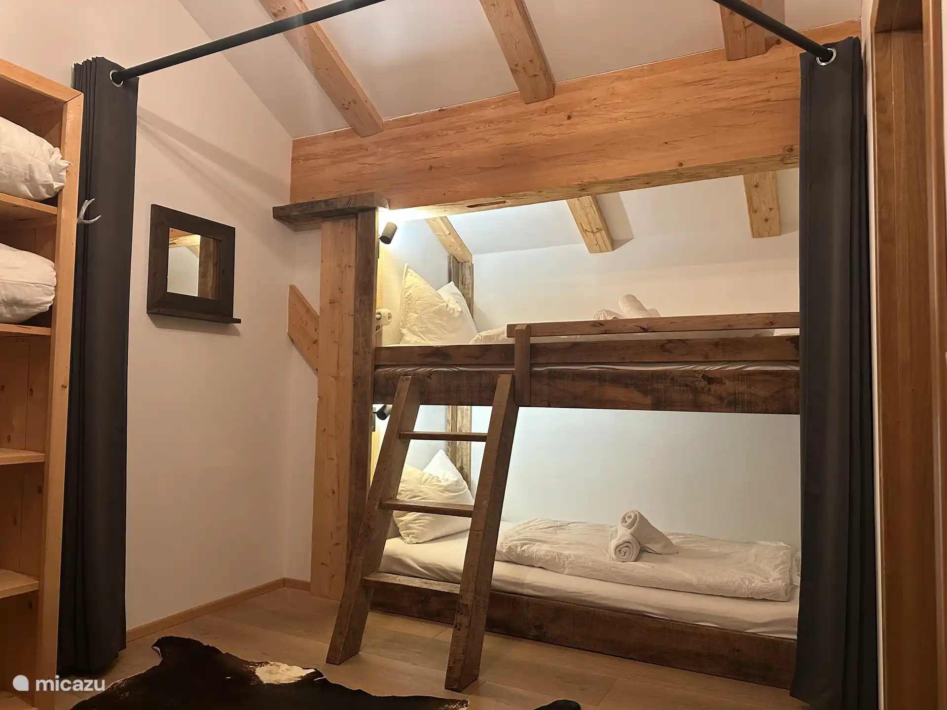 Gezellig stapelbed op de vide met normale 90x200 matrassen, dus ook voor volwassenen 