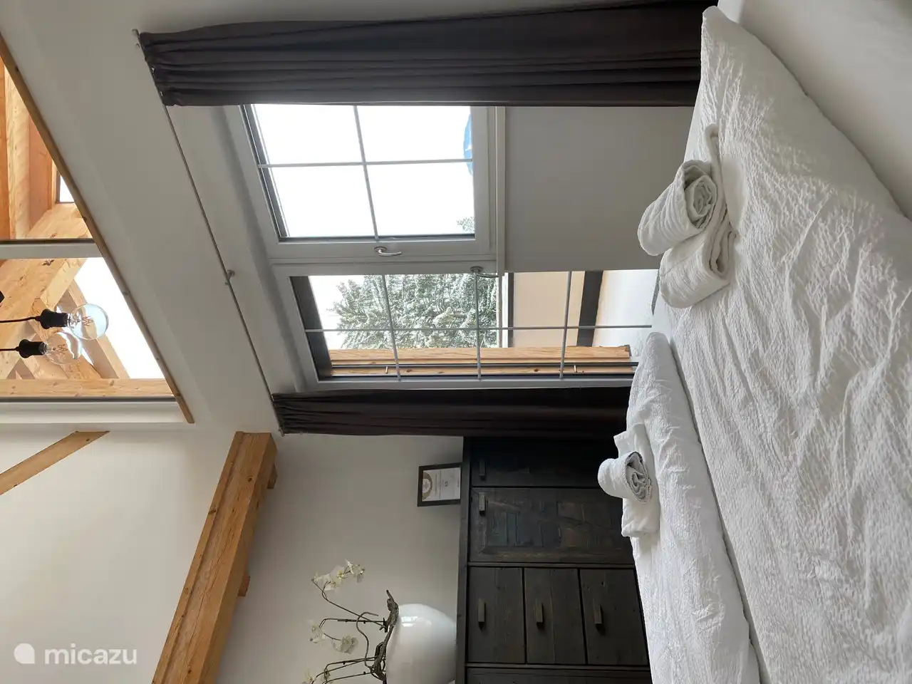 Puedes caminar directamente a la terraza desde el dormitorio delantero 1