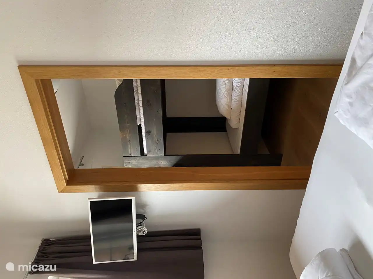 El dormitorio 3 en la planta baja con literas (camas de 90 X 200) se encuentra junto a un dormitorio con una cama doble y tiene su propia televisión, también ideal si desea tener a los niños cerca de usted.