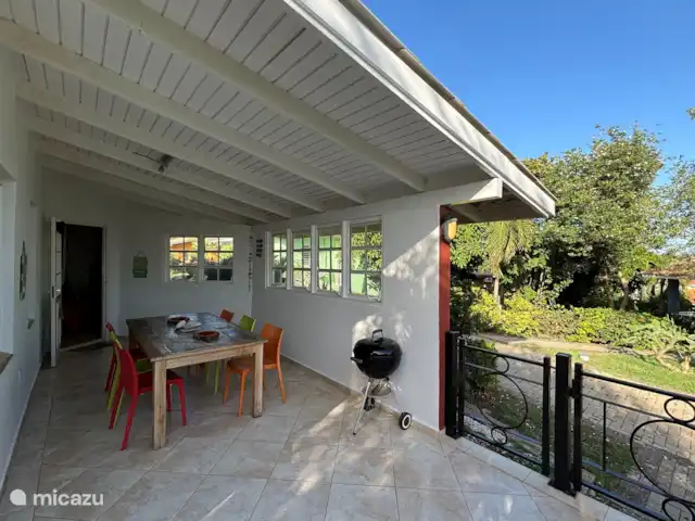 Beau bungalow sur SeruCoral Curaçao | Curaçao, Curaçao-Centre, Partisan du corail - bungalow Terrasse à l’arrière belle au vent et vue dégagée