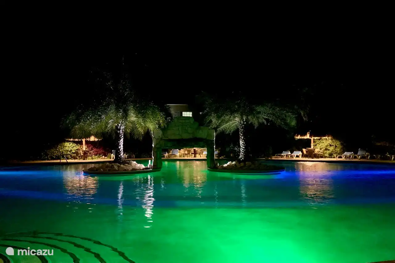 Piscine le soir (ouverte jusqu'à 22h)