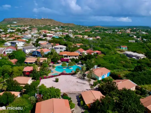 Beau bungalow sur SeruCoral Curaçao | Curaçao, Curaçao-Centre, Partisan du corail - bungalow Vue aérienne du Seru Coral Resort avec piscine