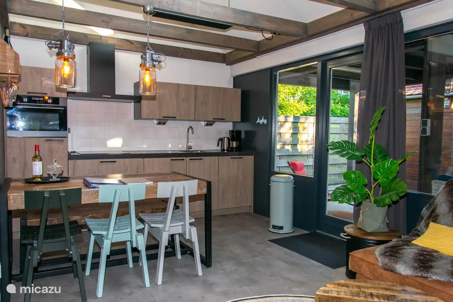 Unsere komplette Küche mit Backofen / Mikrowelle und Geschirrspüler