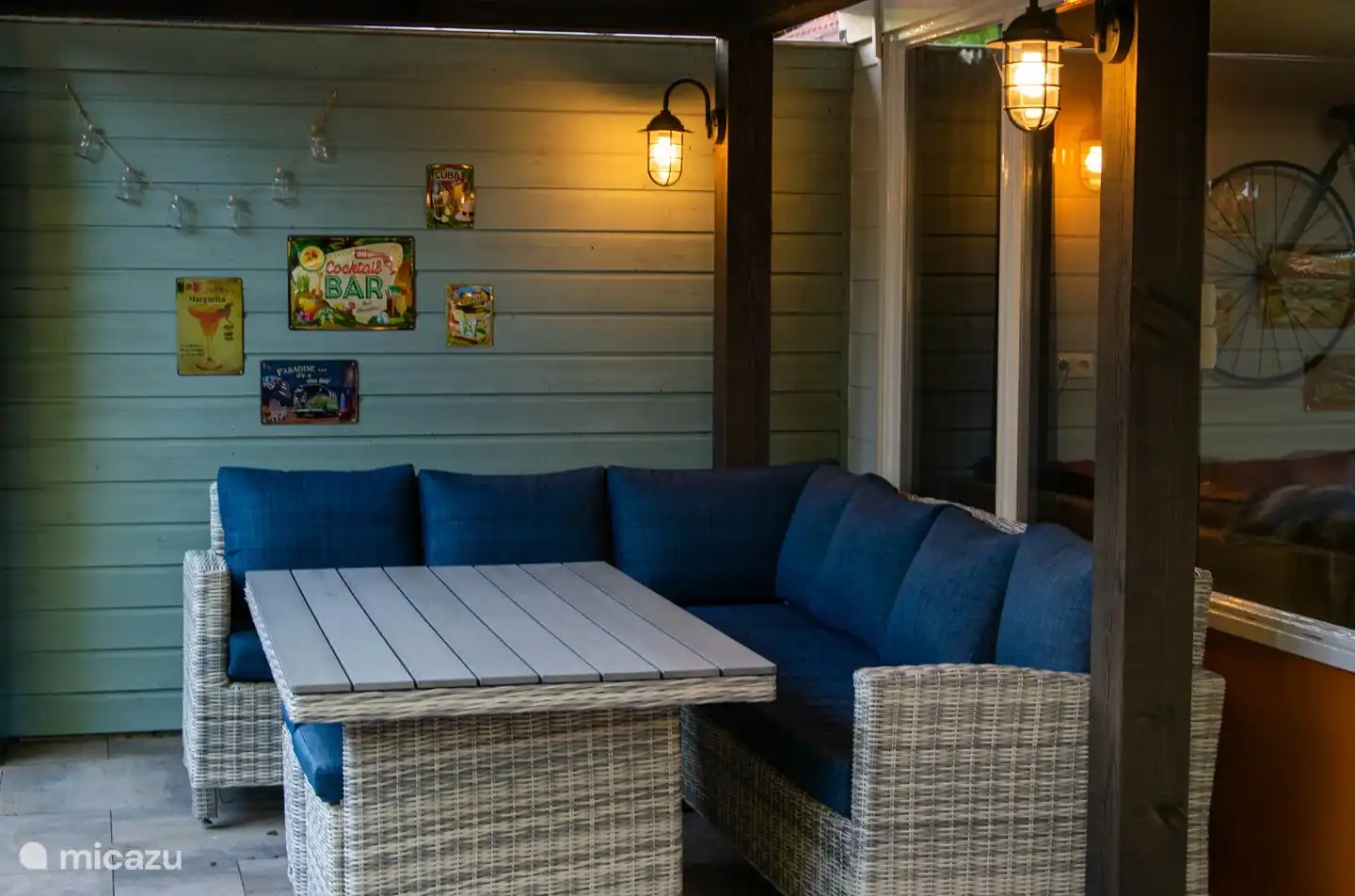 Lounge gesetzt. Draußen essen und entspannen