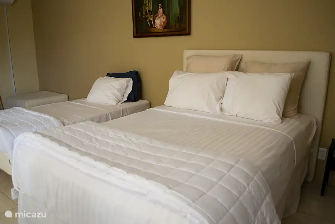 Foto der Betten von Kalbas, das ist ein Doppelbett und ein Einzelbett 