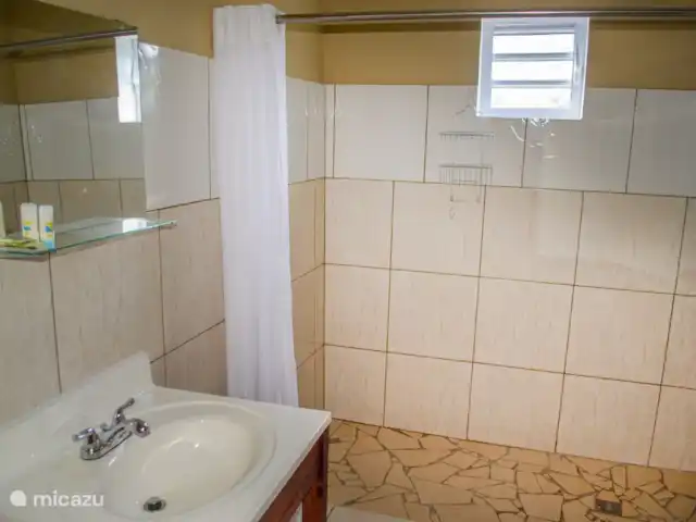 Groupe Jardin G, Milon di Seru | Curaçao, Curaçao-Centre, Santa Rosa-Scherpenheuvel - appartement carrelage complet salle de bain