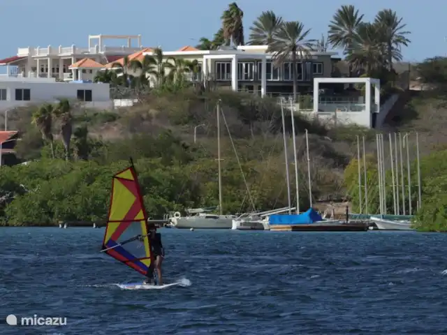 Groupe Jardin G, Milon di Seru | Curaçao, Curaçao-Centre, Santa Rosa-Scherpenheuvel - appartement dans la baie de caracas, vous pouvez faire beaucoup de divertissements comme la planche à voile, le kayak, le seadoo et plus encore