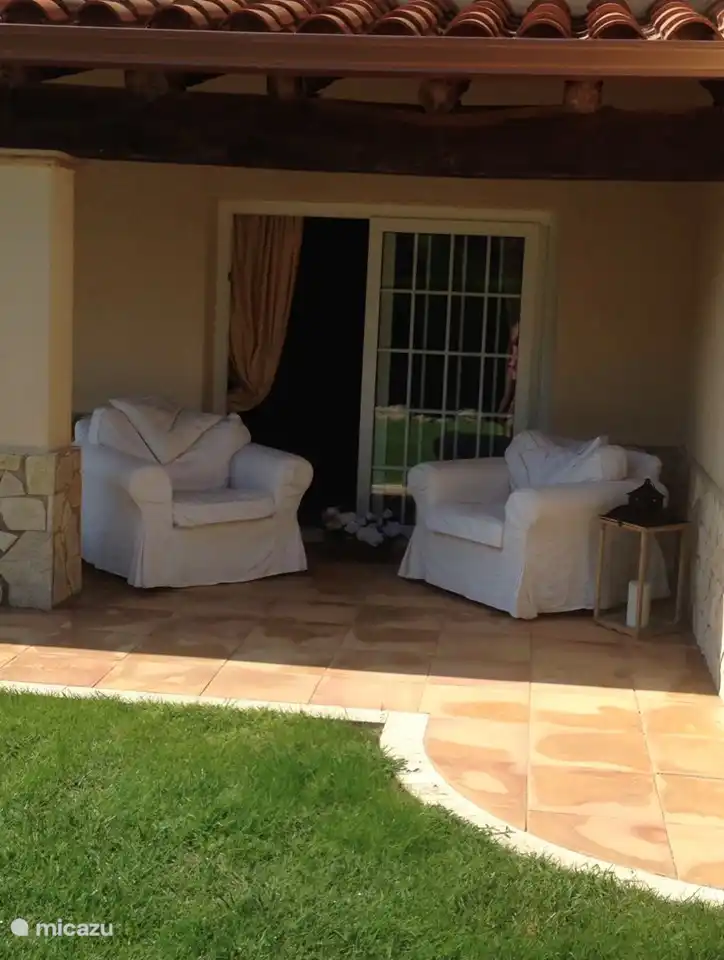 Terrasse vom Hauptschlafzimmer im Erdgeschoss