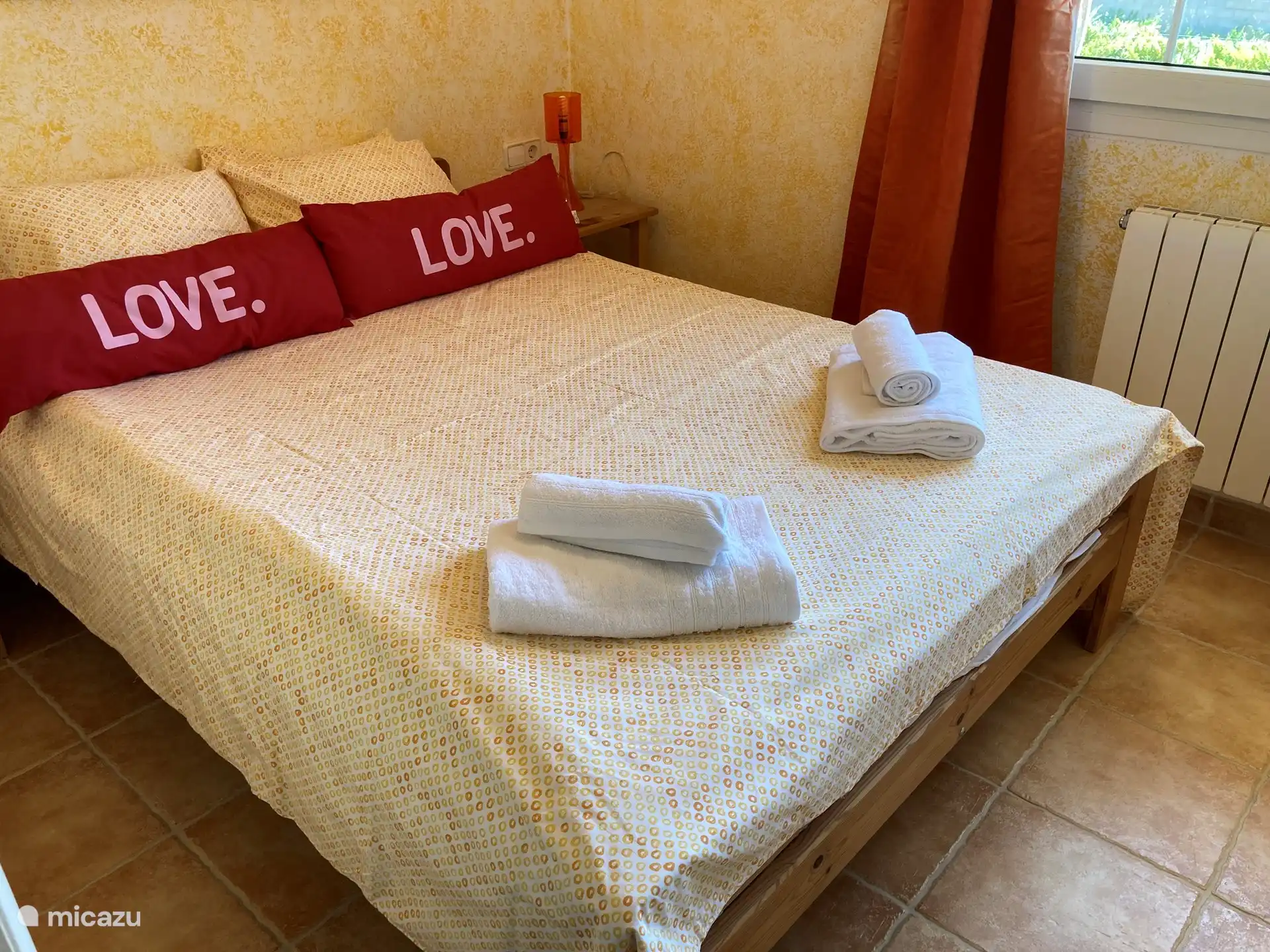 Zweites Schlafzimmer im Obergeschoss mit Klimaanlage