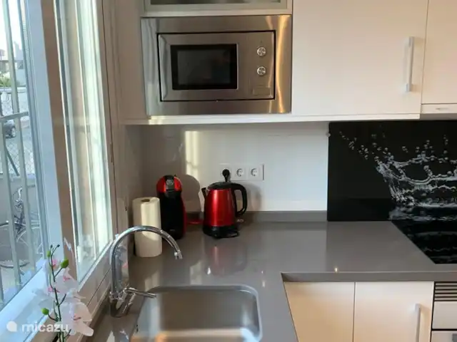 Casa Beausezo, appartement de luxe | Espagne, Costa Blanca, Torrevieja - appartement Une machine à café et une bouilloire Dolce Gusto sont à votre disposition pour que vous puissiez déguster une bonne tasse de café ou de thé
