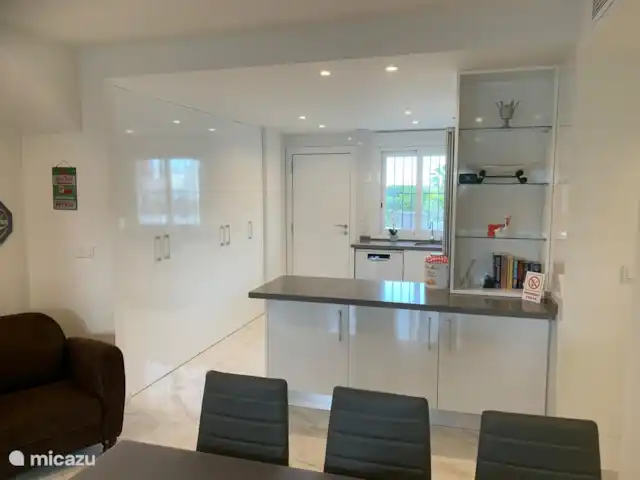 Casa Beausezo, appartement de luxe | Espagne, Costa Blanca, Torrevieja - appartement Cuisine ouverte avec connexion au salon