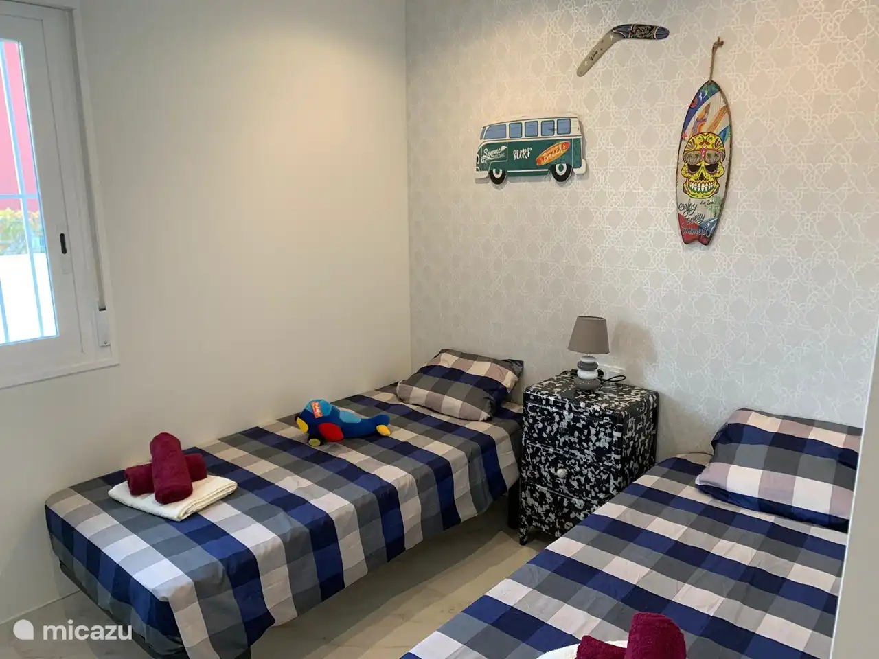 Schlafzimmer mit zwei Einzelbetten, ideal für Kinder oder Gäste.