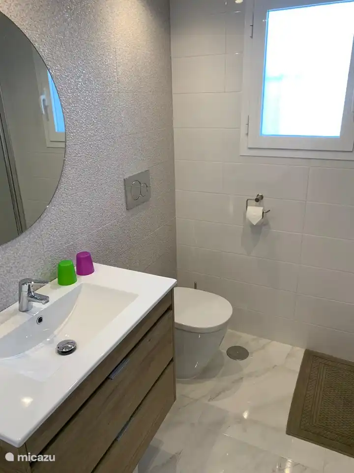 Badezimmer 1, modern und komfortabel eingerichtet