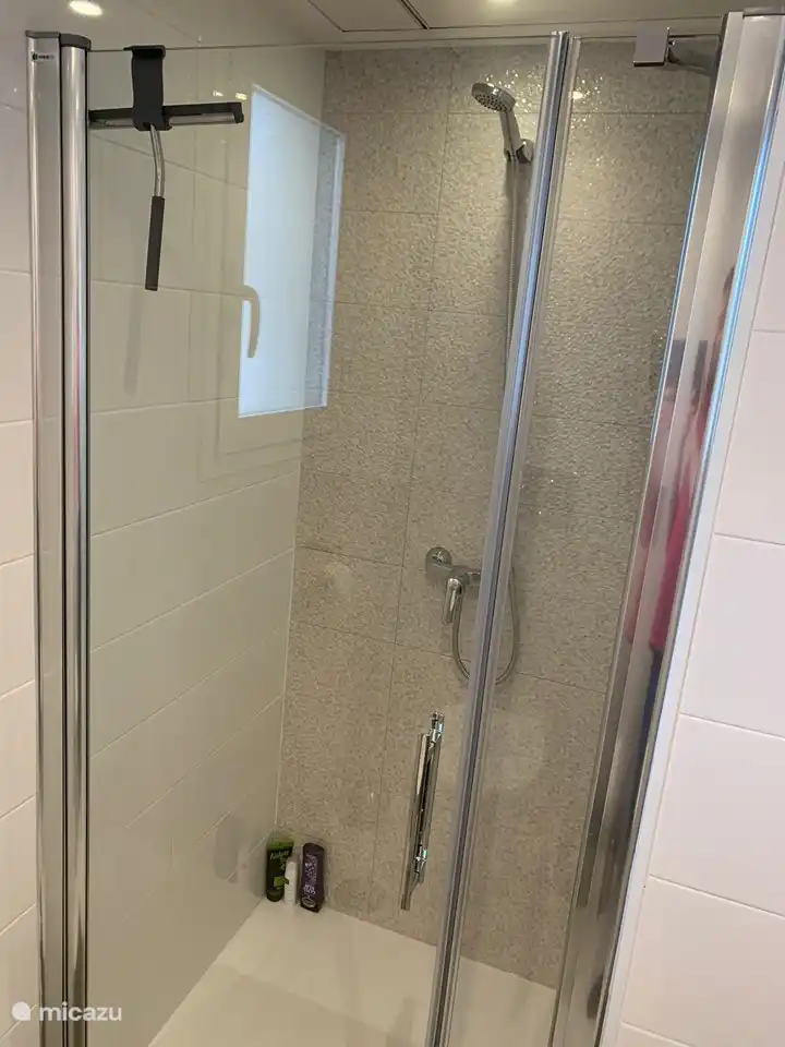 Wunderbare ebenerdige Dusche