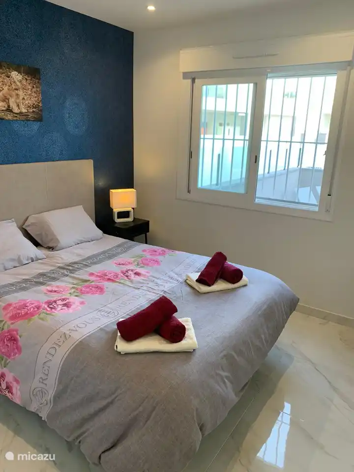 Schlafzimmer 2 befindet sich auf der Terrasse zur Gartenseite