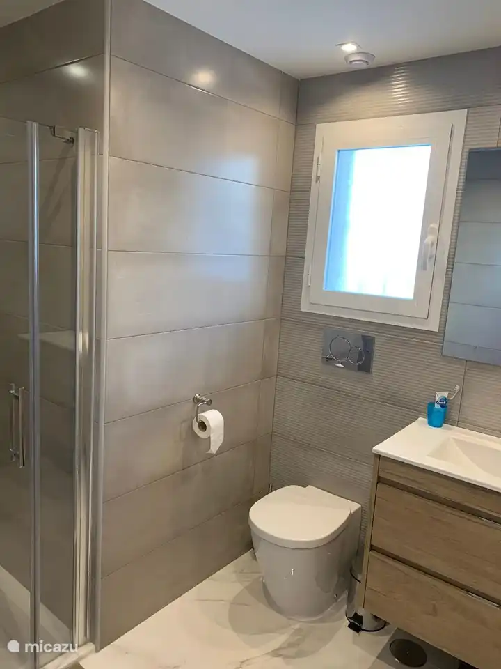 Badezimmer 2 mit wundervoller begehbarer Dusche