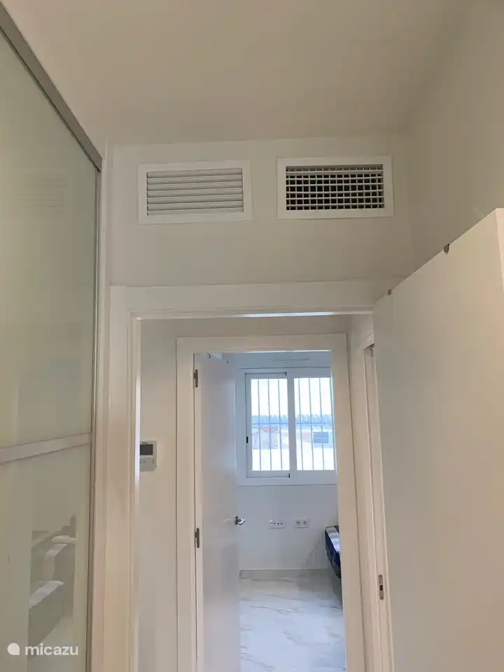 Eine zentrale Klimaanlage und Heizung finden Sie auch in Schlafzimmer 2