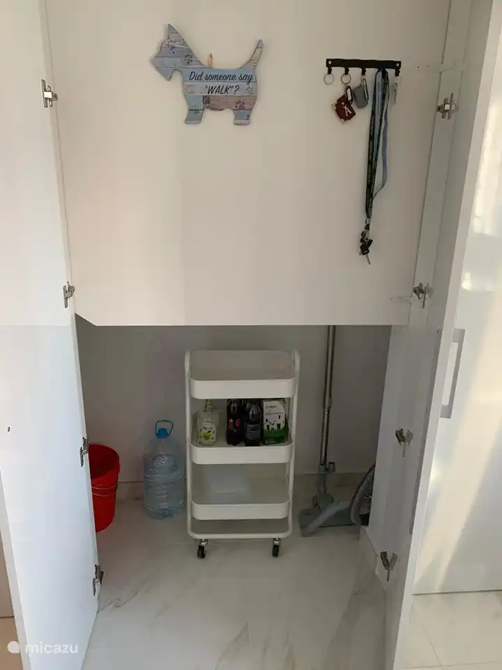 Stauraum in der Küche für Reinigungsmittel