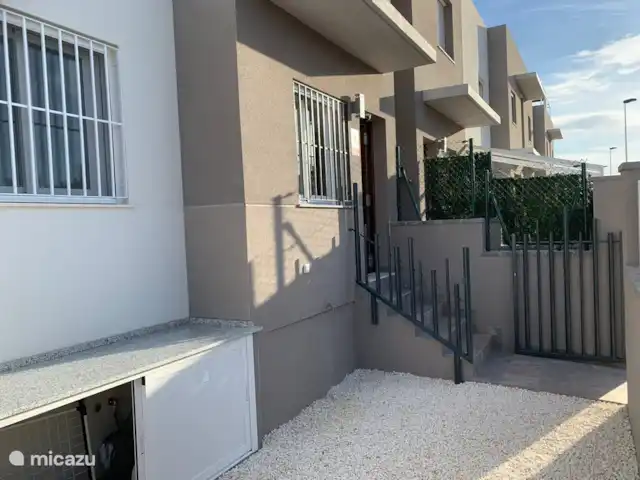 Casa Beausezo, appartement de luxe | Espagne, Costa Blanca, Torrevieja - appartement Terrasse à l'avant de l'appartement