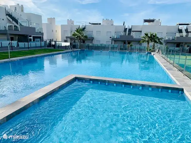 Großzügiger Gemeinschaftspool, ganzjährig zugänglich