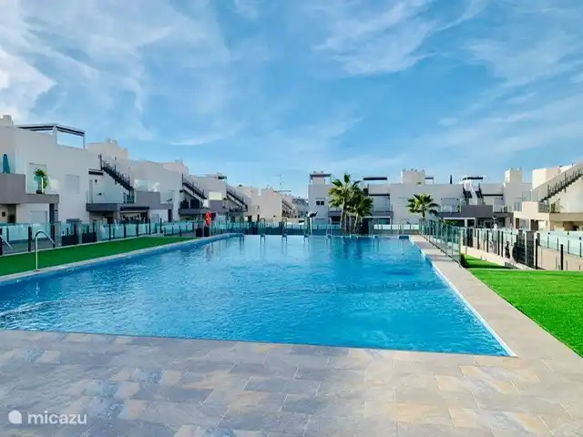 Casa Beausezo, appartement de luxe | Espagne, Costa Blanca, Torrevieja - appartement Une deuxième piscine est également disponible dans la résidence, que vous pourrez utiliser pendant votre séjour