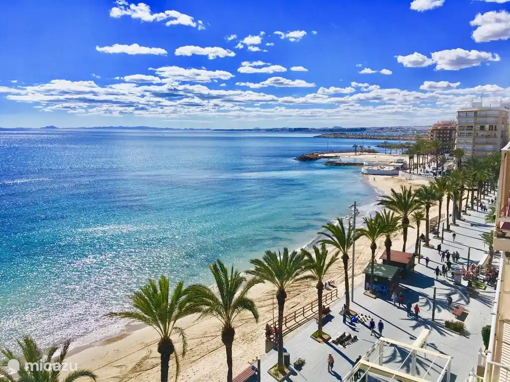 Torrevieja Strand und Deich, 2 km von der Wohnung entfernt