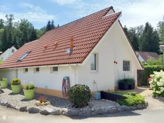 La Douce 69 Château Cazaleres en Francia, Ariège, Daumazan-sur-Arize - villa Fachada lateral La Douce 69 (lado este)