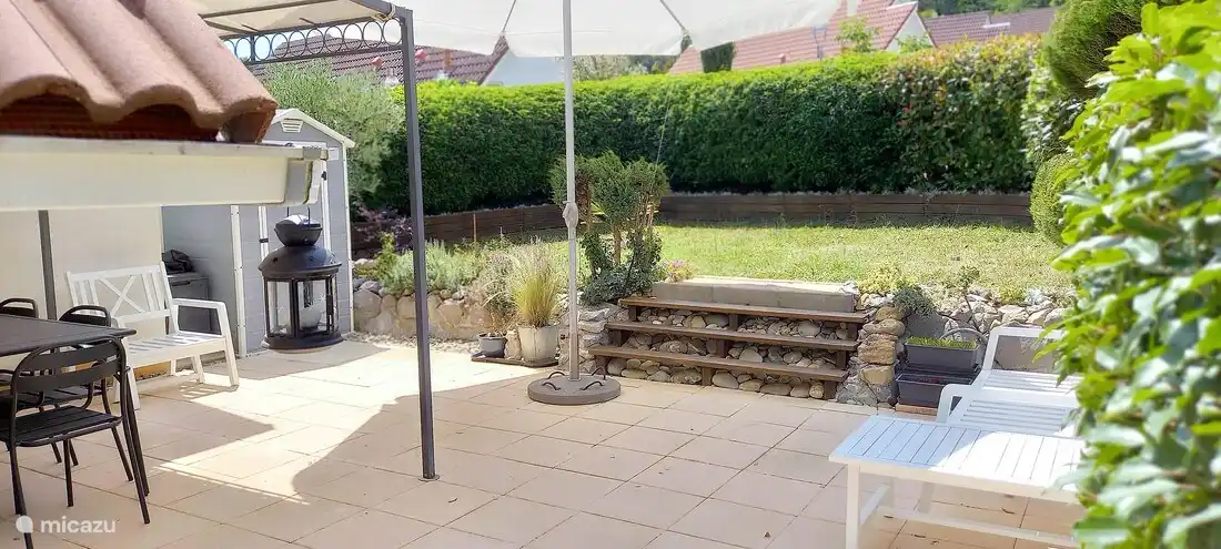 Vista desde la terraza en el jardín 3