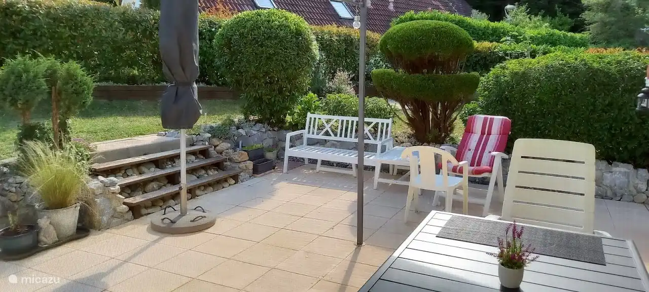 Vista desde la terraza en el jardín 4