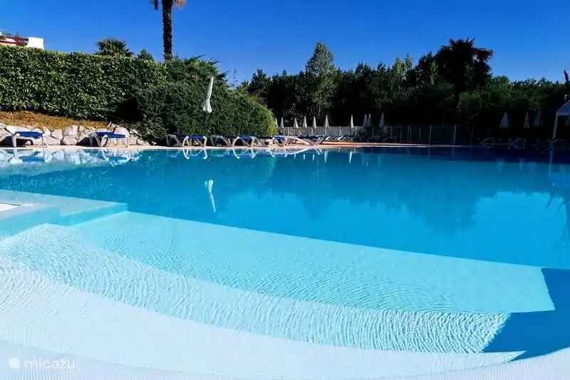 Una de las piscinas del Château 1