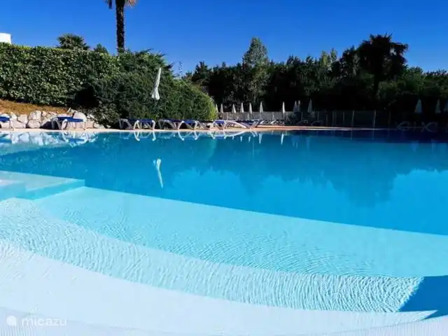 La Douce 69 Château Cazaleres en Francia, Ariège, Daumazan-sur-Arize - villa Una de las piscinas del Château 1