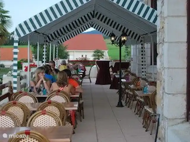 La Douce 69 Château Cazaleres en Francia, Ariège, Daumazan-sur-Arize - villa Terraza cubierta del castillo