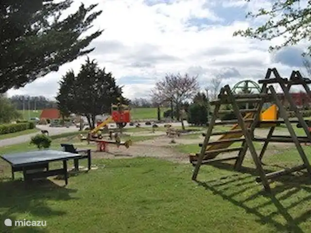 La Douce 69 Château Cazaleres en Francia, Ariège, Daumazan-sur-Arize - villa Parque infantil en el castillo
