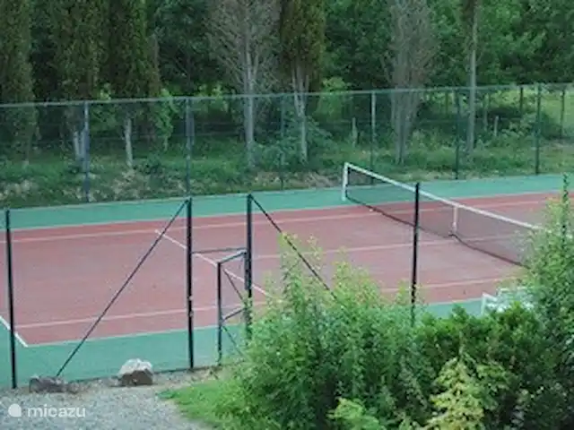 La Douce 69 Château Cazaleres en Francia, Ariège, Daumazan-sur-Arize - villa Canchas de tenis en el castillo