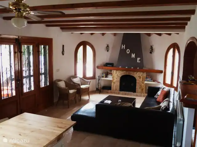 Casa Frayola en España, Costa Blanca, Benissa - casa vacacional Amplia sala de estar con comedor y cocina abierta.