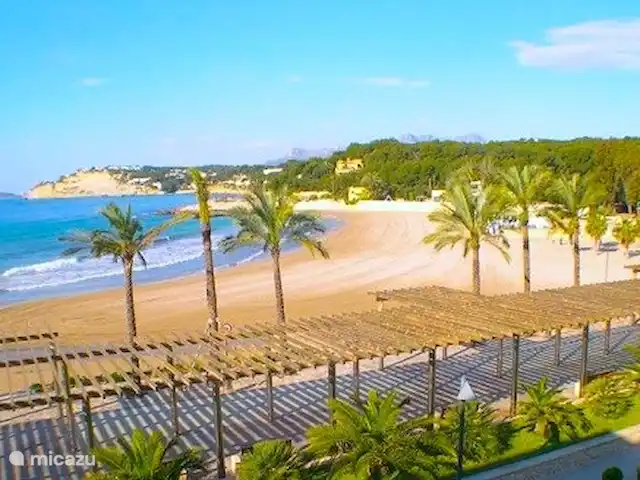 Casa Frayola en España, Costa Blanca, Benissa - casa vacacional La espaciosa playa de Moraira está a unos 5 minutos en coche. Espacio suficiente para estacionamiento y un agradable bulevar con restaurantes y tiendas.