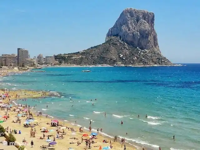 Casa Frayola en España, Costa Blanca, Benissa - casa vacacional La gran playa de arena de Calpe está a unos 10 minutos en coche, con el peñón de Calpe al fondo al que se puede escalar. También puedes caminar cuesta arriba. Hermosa vista.