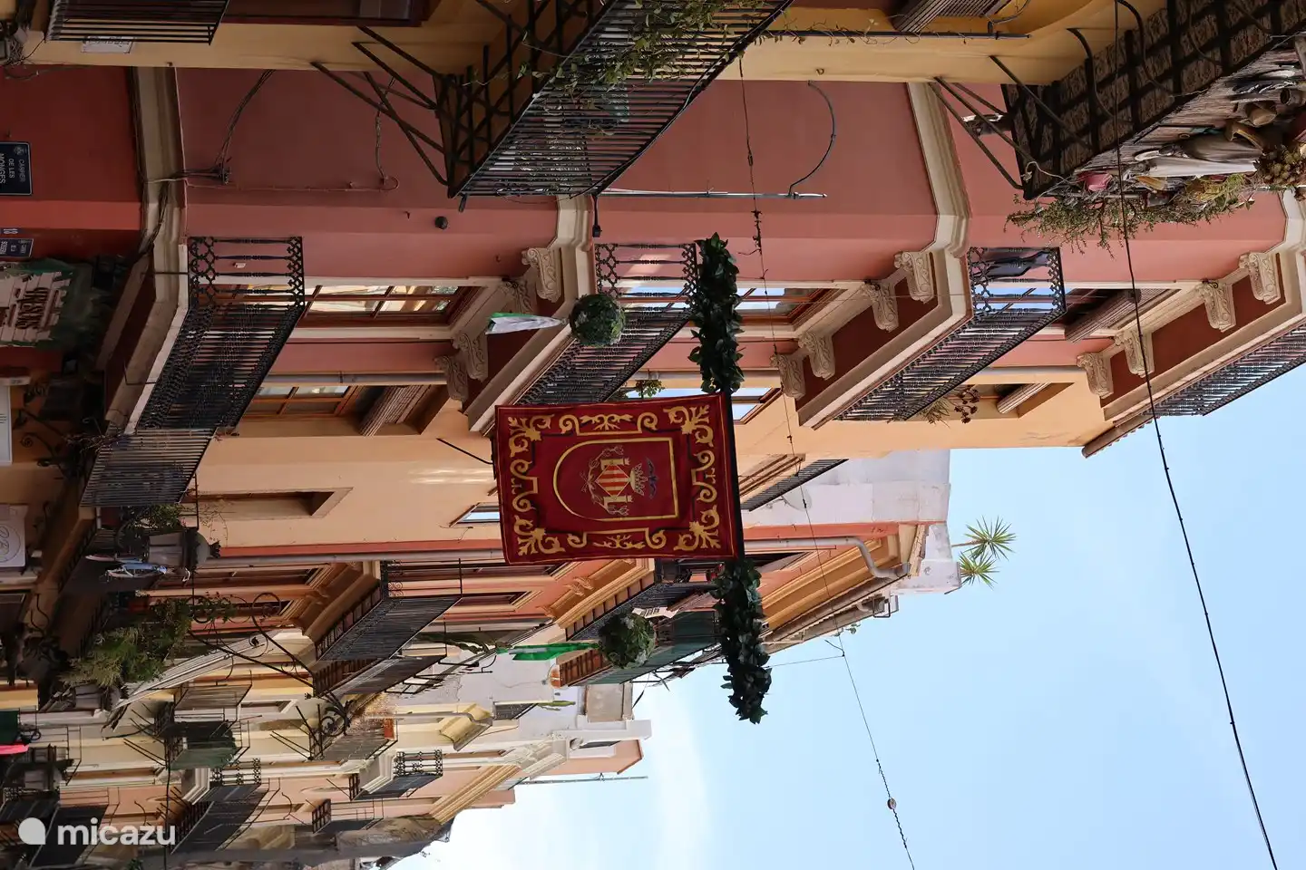 La hermosa Valencia está a una hora en coche.