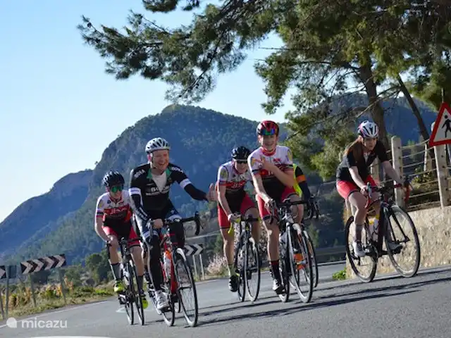 Casa Frayola en España, Costa Blanca, Benissa - casa vacacional El área inmediata es ideal para bicicletas de turismo. Aquí es donde los equipos profesionales entrenan en invierno debido al clima ideal y al terreno desafiante.