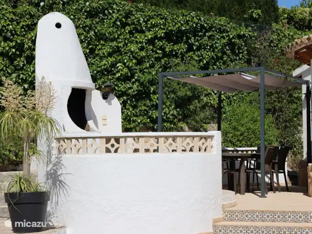 Casa Frayola en España, Costa Blanca, Benissa - casa vacacional Acogedor rincón de barbacoa con mesa de comedor al aire libre