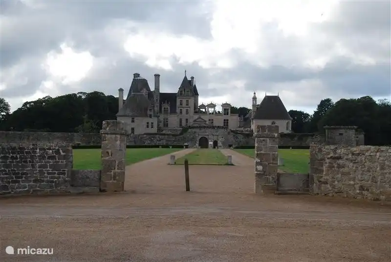 Kulturliebhaber haben viel zu sehen in der Bretagne. Zum Beispiel, im Chateau de Kerjean.