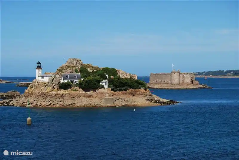In der Nähe unseres Hauses ist die schöne Bucht von Morlaix mit dem markanten Chateau du Taureau.