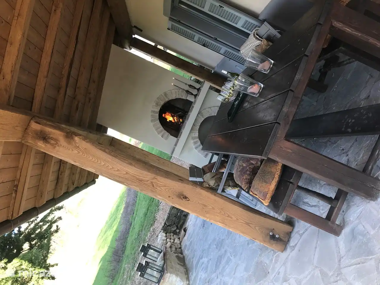 La merveilleuse table longue pour des soirées italiennes agréables