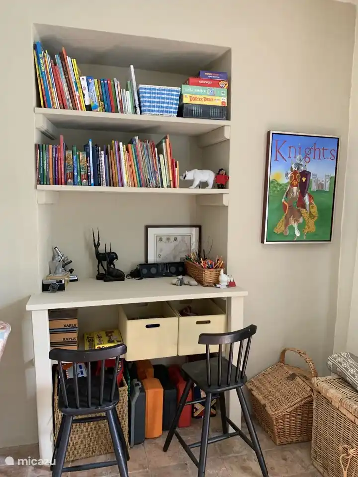 Assez de jouets et de livres pour les enfants !