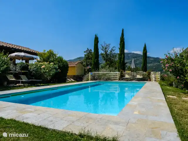 Casale le Colonne, Villetta La Valle en Italia, Toscana, Castiglion Fiorentino - casa vacacional Piscina con vistas al valle.