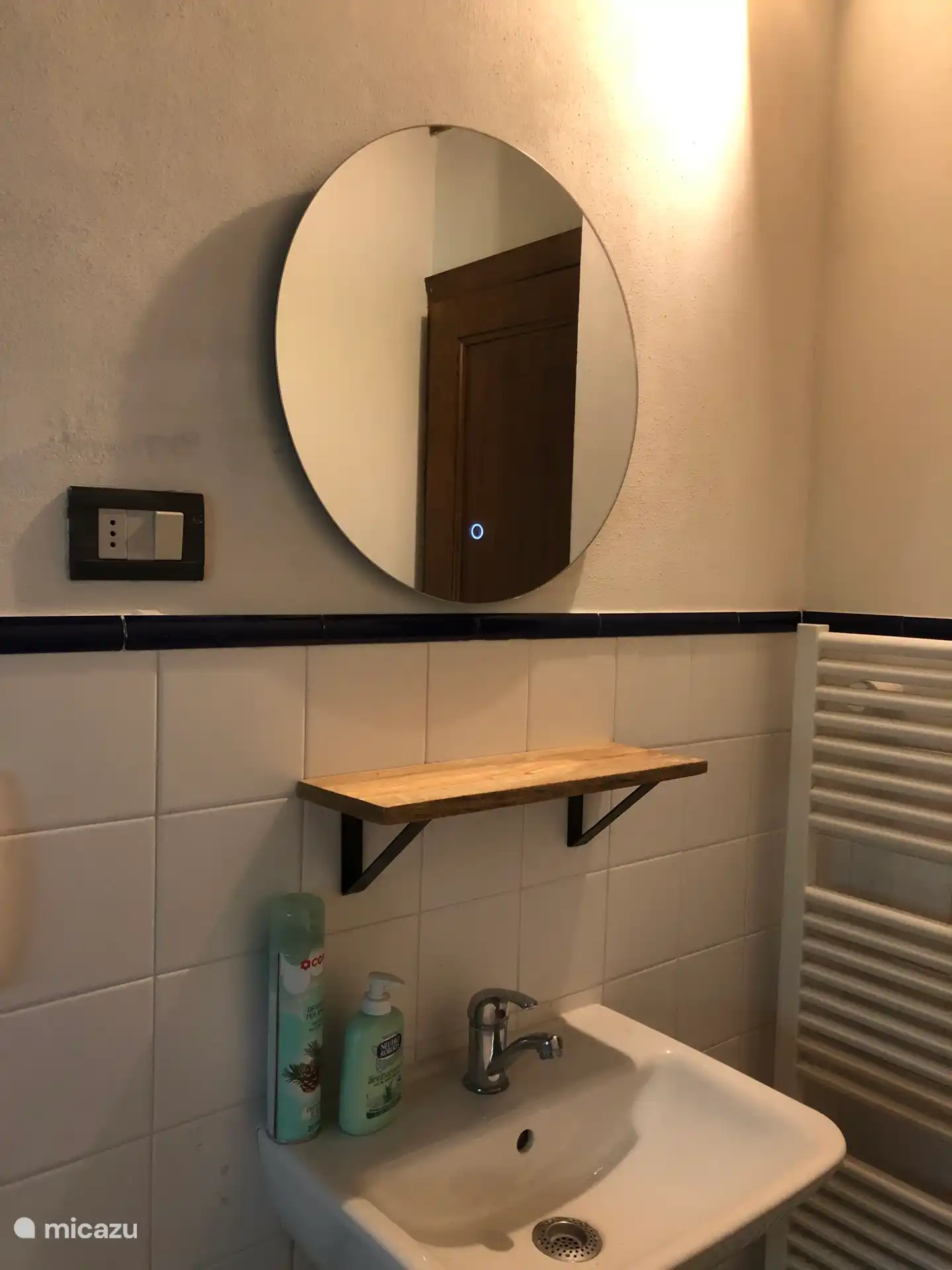 beneden badkamer, naast inloopdouche