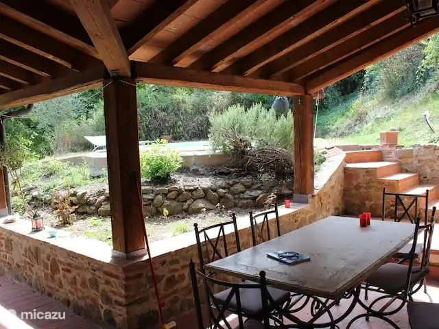 vakantiehuis huren in Italië, Umbrië, Piegaro – Casa Lavanda Patio achterkant huis
