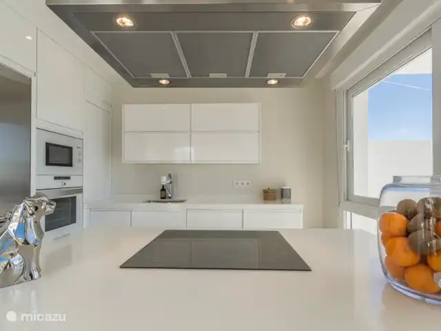 Villa Bellona en España, Costa Tropical, Salobreña - villa La cocina tiene una isla de cocina.