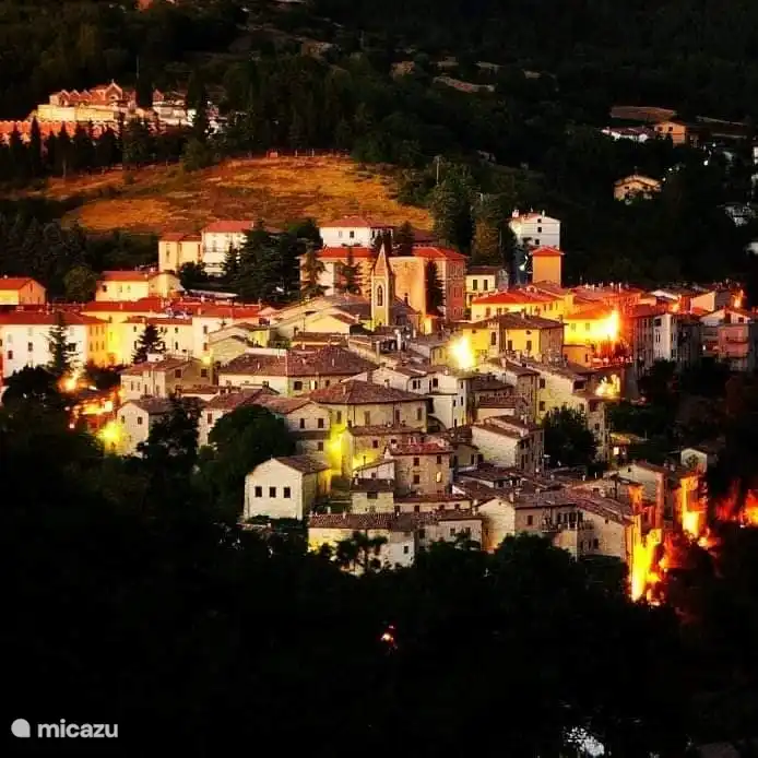 Pietralunga bei Nacht